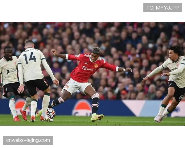 天空体育预测：双红会焦点在于滕哈格会否采用激进的人盯人策略应对利物浦锋线